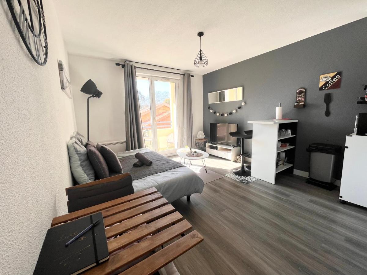 Charmant Studio